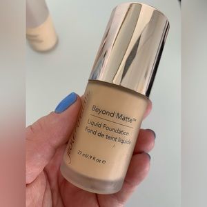 Jane Iredale. Liquid foundation M2
